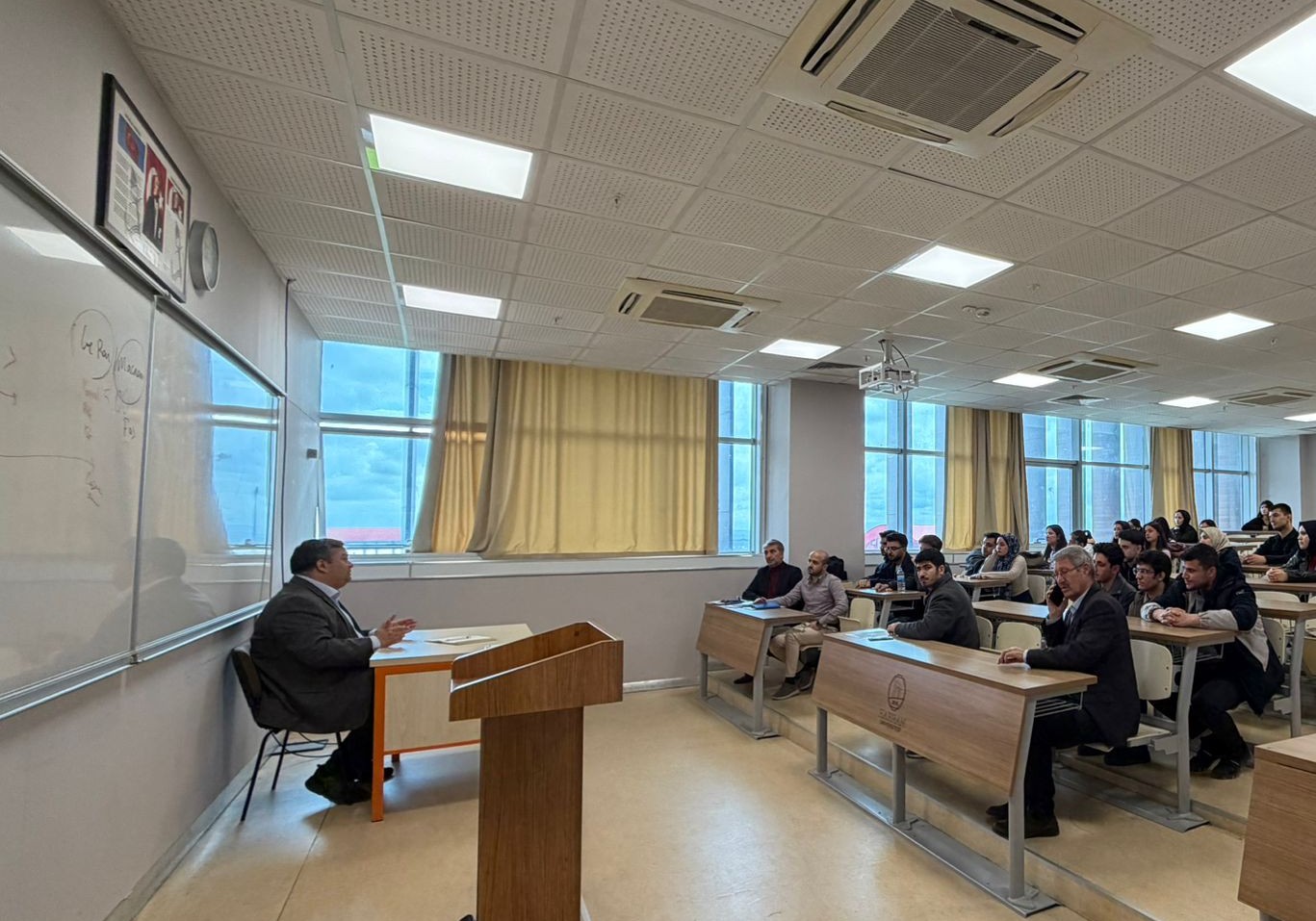 Geleceğin İdarecileri Prof. Dr. Mithat Arman Karasu Moderatörlüğünde "Forum Kamu"'da Buluştu!